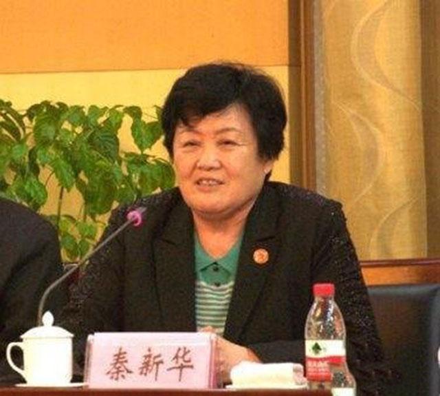 博古简历:博古牺牲后，次女由后妈抚养，长大从事医学研究，丈夫官至副国级