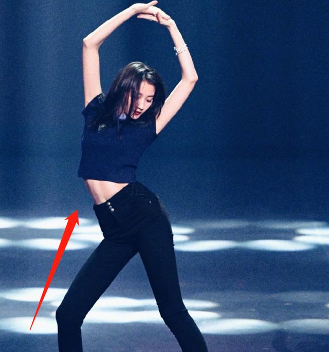 真不是小编吹,关晓彤的马甲线太绝了,别说男生,就连女生看了都羡慕!