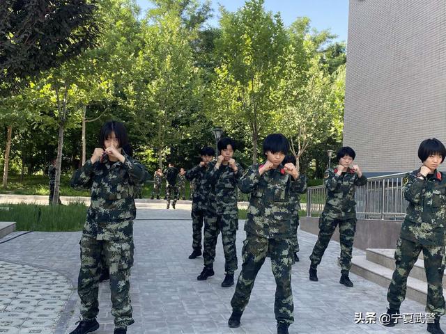 台前幕后，那些你所不知道的女兵们