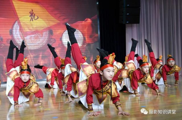 小学跳舞摄影(摄影小哥跳舞的音乐)