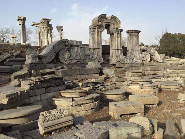 当年法国是火烧圆明园的罪魁之一，他们滥杀无辜是不是先谢罪？