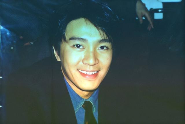 「辟谣」周星驰从年轻到老的图片(周星驰从年轻到老的相片)