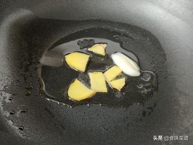 1把面条2根小葱，教你传统的葱油面做法，汤汁鲜美，比面馆的好吃