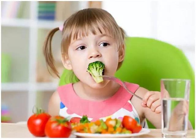 9种常见食物，小孩子很爱吃，却不适宜孩子吃，家长们要管住