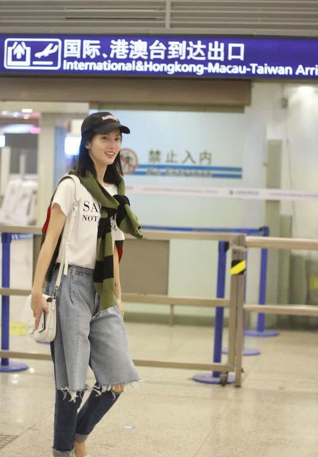 金晨最近生活照金晨牛仔裤写真高清图片