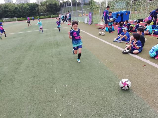 日本娃，在俺们的土地上锻炼身体