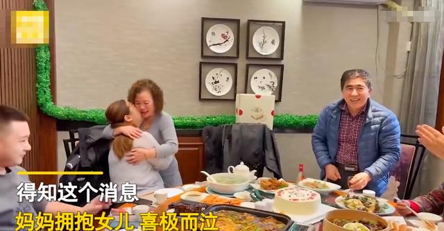 辽宁一女子连续9年备孕终于成功，家人喜极而泣：其中的心酸只有亲人知道