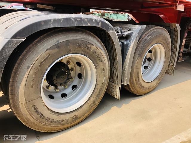 运砂石的货车