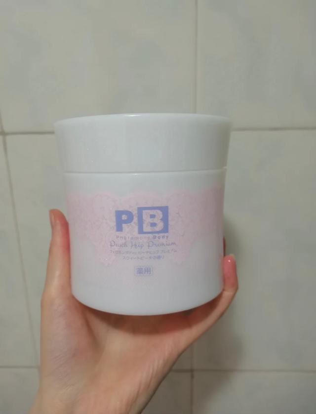 青春痘可以涂磨砂膏和身体乳吗