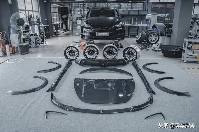 特斯拉Model  Y全面改装，碳纤维宽体钻石绿变色膜回头率爆棚