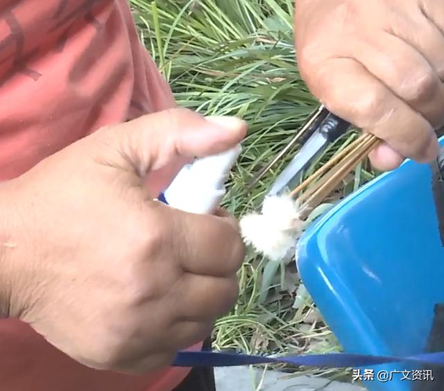 长沙采耳大妈用工具抠脚，被曝光后生意一落千丈，准备找拍摄者索赔
