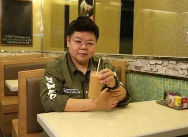 曾与多位巨星合作却被人说是“跑龙套”的 如今依然坚持在TVB拍剧