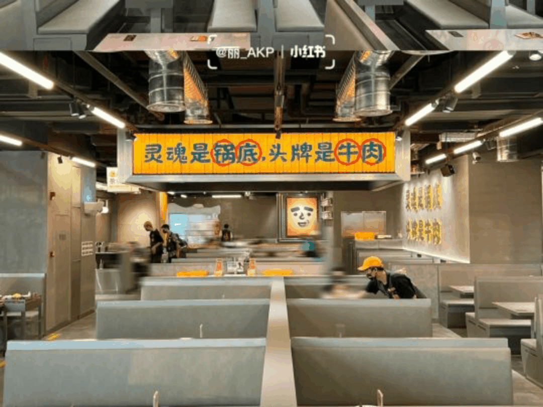 满屏的大牌文案,我只看到两个字:撩人