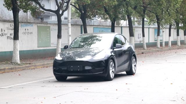 试驾特斯拉Model Y：这玩意儿开起来咋就那么像个“大玩具”？