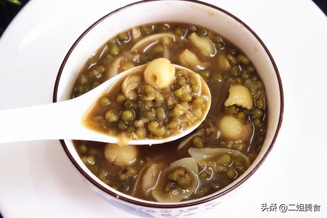 百合花和什么搭配泡水喝最好？百合花怎么吃功效最好，试看这篇文章