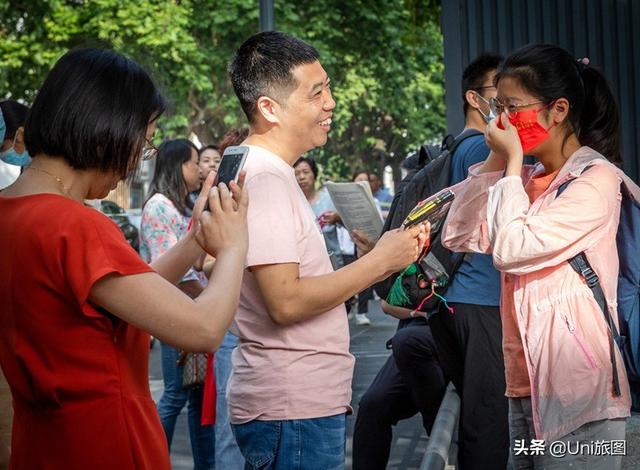 高考家长穿旗袍的说说(高考送考必须穿旗袍吗)