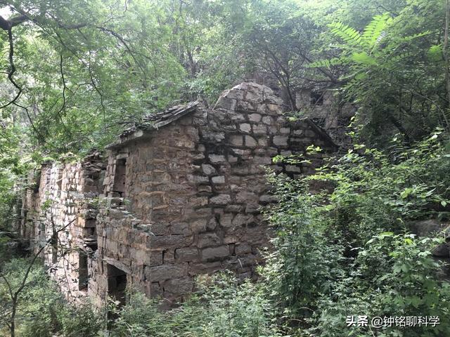 封门村真实灵异事件:中国第一鬼村“封门村”有多神秘？主播夜闯鬼村，晚上又报警求救