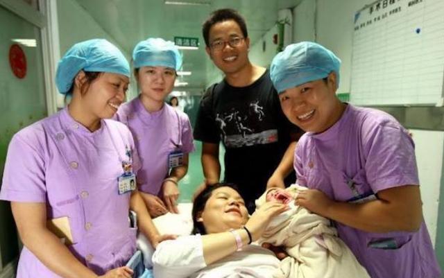 生孩子时，孕妈妈要不要把娘家人请过来？来了有几点好处要知道