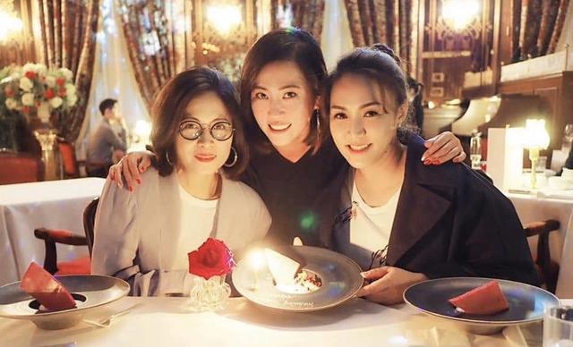 著名香港女演员邵美琪庆祝她56岁生日。她保养得很好，37年了，至今单身。
