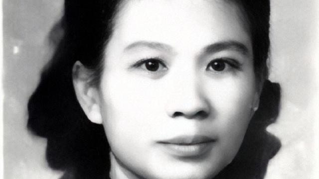 1975年，重庆一农民发现戴着镣铐的尸骨，调查后才知她是个革命者