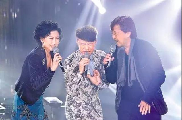 74岁林子祥帅上热搜，让成龙疯狂乱舞，他却为何低调谦卑如尘埃？