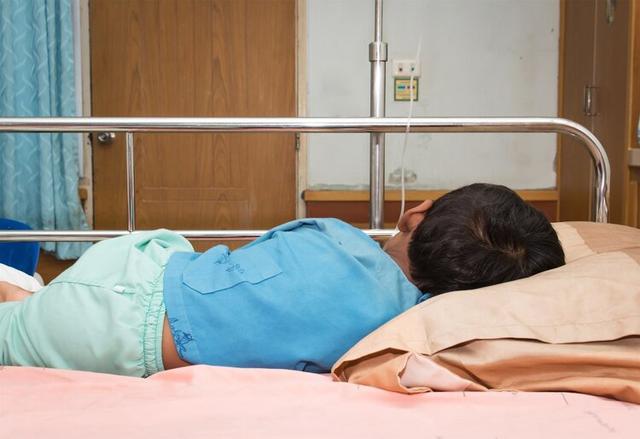 12岁男童服用阿奇霉素后死亡，医生：这个悲剧为所有人敲响警钟