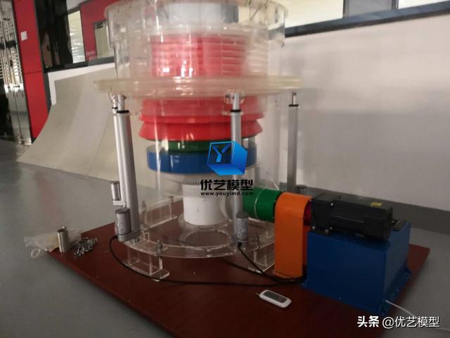 牛人破碎机模型