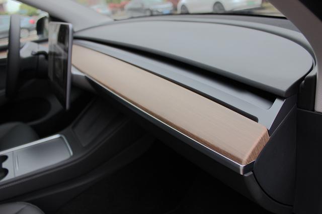 试驾特斯拉Model Y：这玩意儿开起来咋就那么像个“大玩具”？