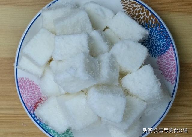 牛奶果冻的做法 牛奶果冻的做法（牛奶果冻的做法最简单） 美食