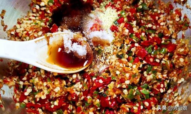 家庭自制辣椒酱的做法（辣椒酱怎么做好吃又香）