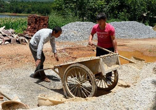 再读读这些“寒门贵子”们！何不放下焦虑，去拥抱那颗感恩的心？