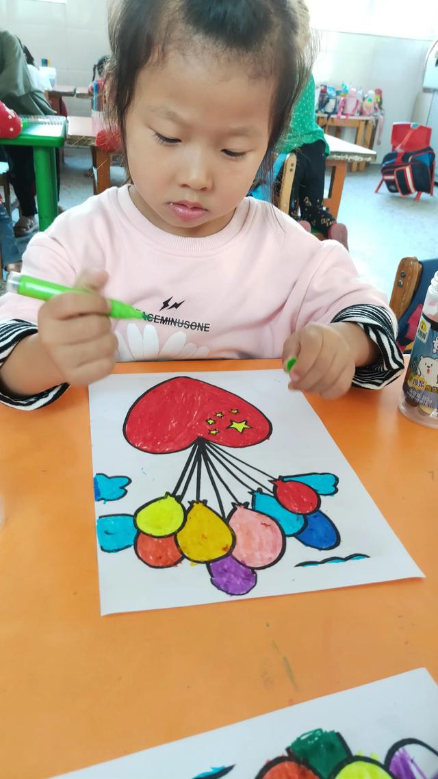 欢度国庆––魏庙镇房村幼儿园