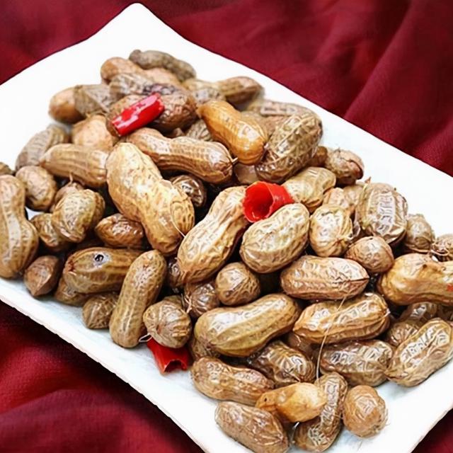 老年痴呆是“吃”出来的吗？这4种食物，少吃一点，大脑更有活力