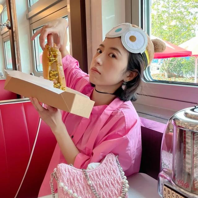 「内幕曝光」关晓彤代言的鞋子(关晓彤代言的鞋子是什么牌子)