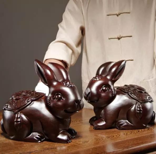 正南朱雀位:摆放紫水晶,南红,红纹石等等摆件,马形为主,日常也可以