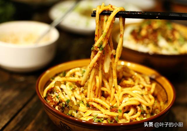 凉面用的是什么面条好？拌凉面用的什么面条，看这里就知道了