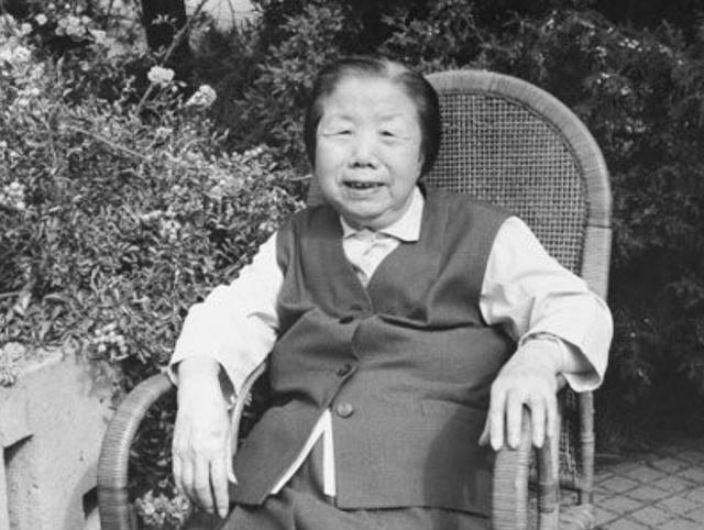周总理临终前，亲自点名要赵炜前来，这一次是为了他心爱的小超