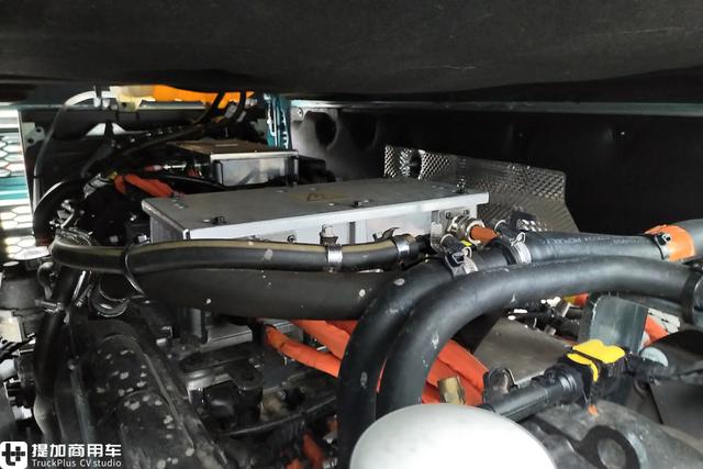 沃尔沃亮相了电动沃尔沃FH牵引车，实力如何？实拍带您好好看看