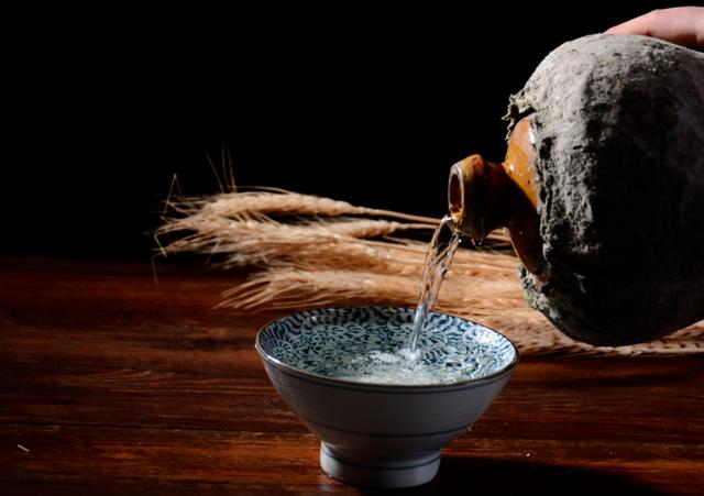 你知道白酒的最佳饮用时间吗？一文告诉你：这样喝酒对身体最好