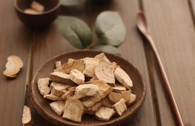 为何有些人老年斑“密密麻麻”，有的人却很少？建议提前了解下