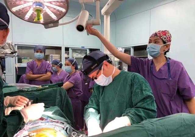 30岁二胎妈妈临产前查出心脏肿瘤，手术台上一边生娃一边开“心”