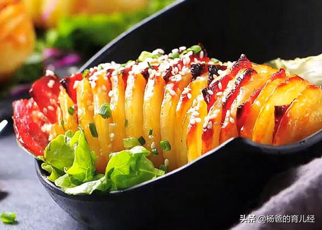 孩子爱吃的腊肠风琴土豆，造型美观，鲜嫩营养，吃一次念念不忘