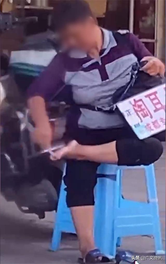 长沙采耳大妈用工具抠脚，被曝光后生意一落千丈，准备找拍摄者索赔