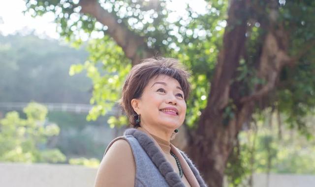 69岁TVB“御用妈妈”曾息影转做地产 至今单身：不觉得结婚是幸福
