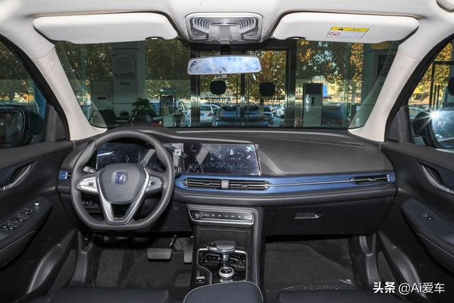 605公里续航，高品质家用快充SUV，都养得起，实拍长安CS55 E-Rock