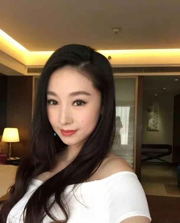 哭笑不得！前TVB力捧女星晒爱女萌照 自爆女儿常被认错是男孩