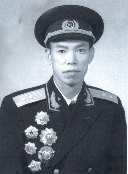 林彪麾下的十大猛将都是谁？个个彪炳史册，谁是其中的第一猛将？