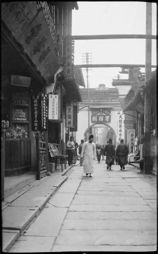 1920年代江南店铺老照片，可以想象当年的繁华