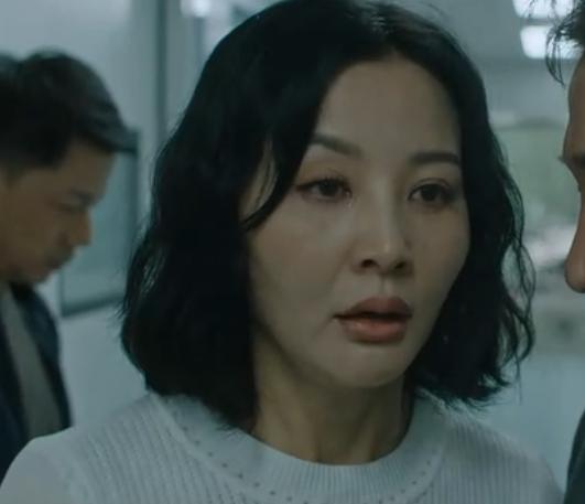 整容脸充斥电视剧，脸部僵硬，下巴像锥子，个个不能细看​