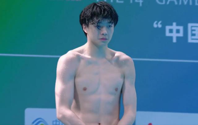 全运会高颜值男神！跳水界的宁泽涛，身材绝了，侧脸一笑太帅了